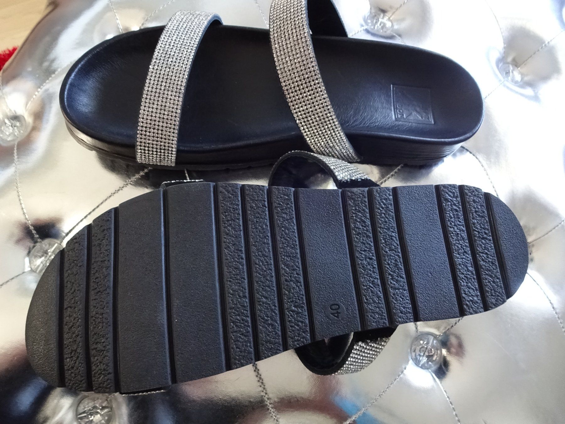 Scarpe da donna: Neu Pantoletten mit Strass Gr.40 – Nuovo e nell'imballaggio originale da Sisseln AG venduto da Flohmix 2