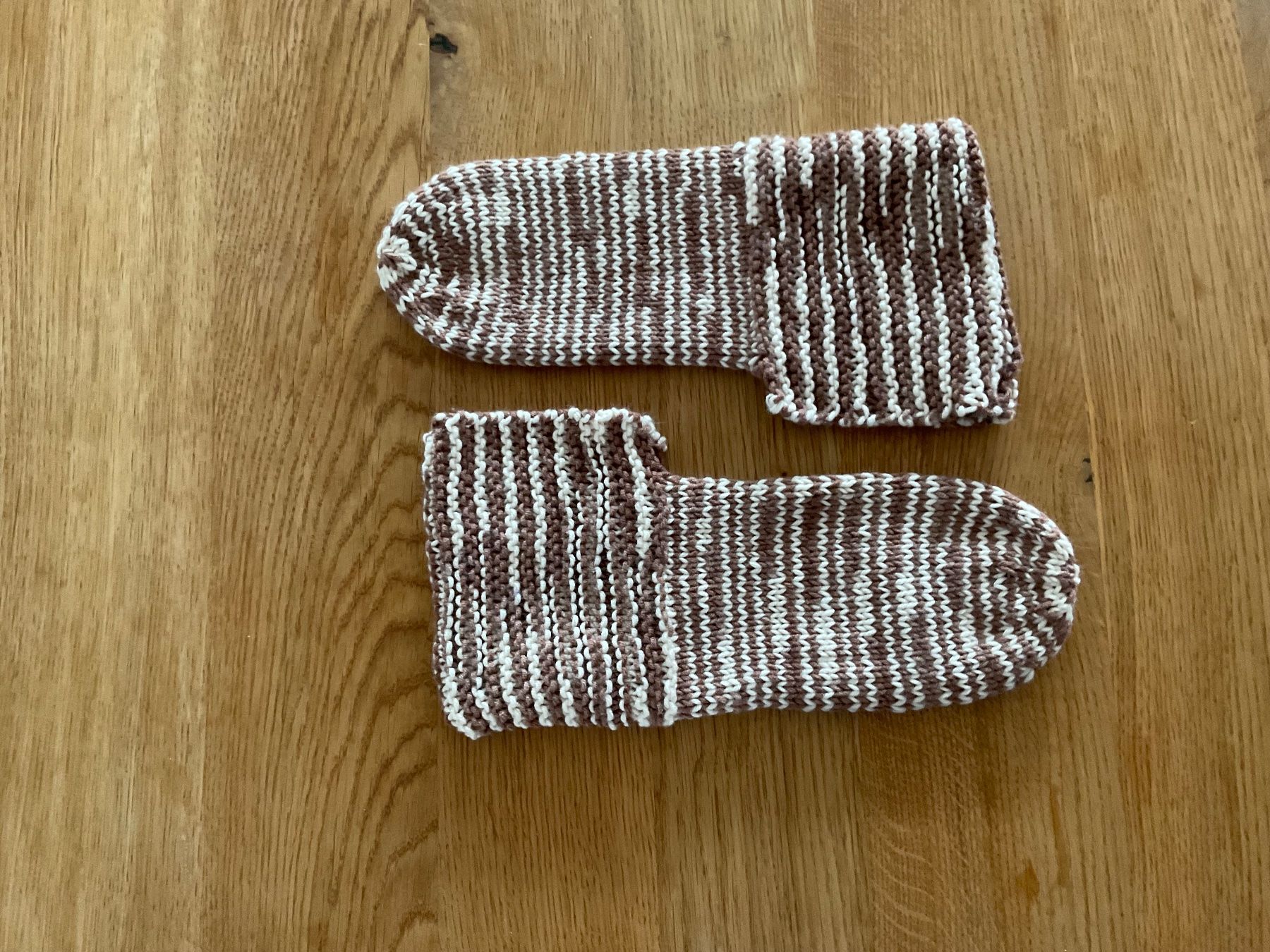 Calze: Handgestrickte Bettsocken Gr. 42/43 – Nuovo (secondo la descrizione) da Wetzikon ZH venduto da FeeF