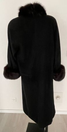 Wintermantel mit Pelzkragen (schwarz)