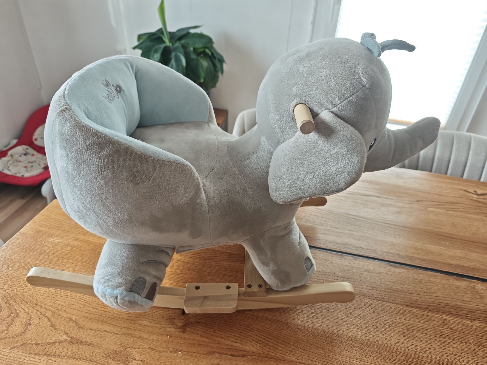 Jouets: Schaukeltier Elefant mit Babysitz – D'occasion à Azmoos par r_2fel 1