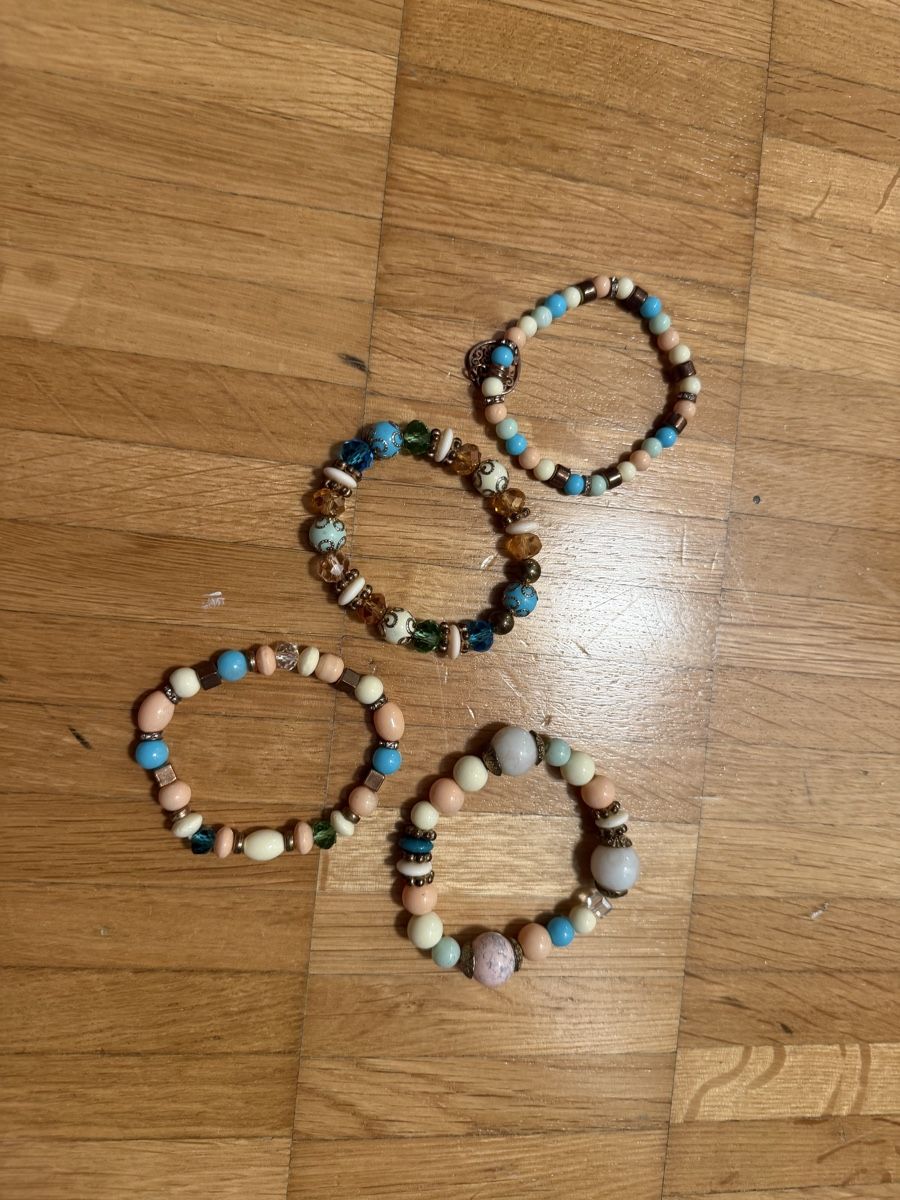 Bracelets: Armbänder Set 4 Stk, neu  – D'occasion à Jona par Good_luck_