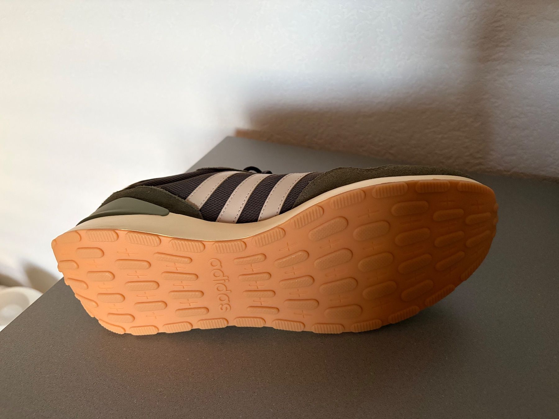 Adidas Scarpe da uomo: Basket neuve Adidas vert olive et brun – Nuovo (secondo la descrizione) da Marin-Epagnier venduto da Nelinda 1