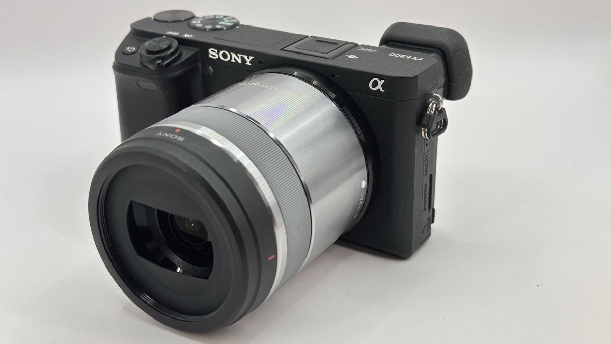 Sony Kamera: Sony Alpha 6300 + 30mm Macro Objektiv – Neu (gemäss Beschreibung) aus Arbon von Sed_9bj9