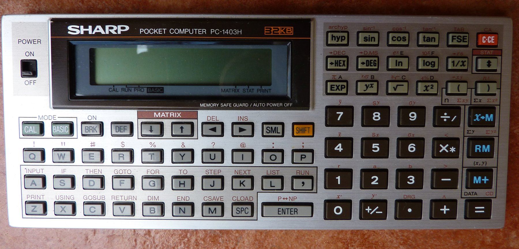 Sharp Organiseurs PDA: Taschencomputer Vintage Sharp PC 1403 H – D'occasion à Bonaduz par Mikebond 1