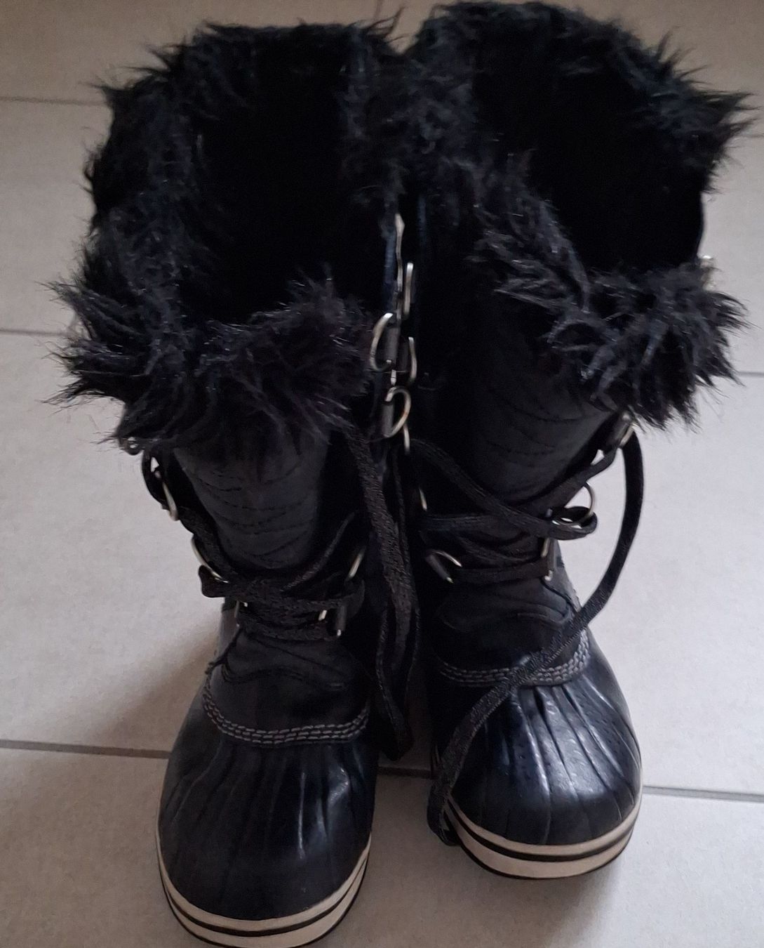 Scarpe per ragazze: Sorel Winterstiefel, Gr. 34, Schwarz – Usato da Pfäffikon ZH venduto da Shoppi5