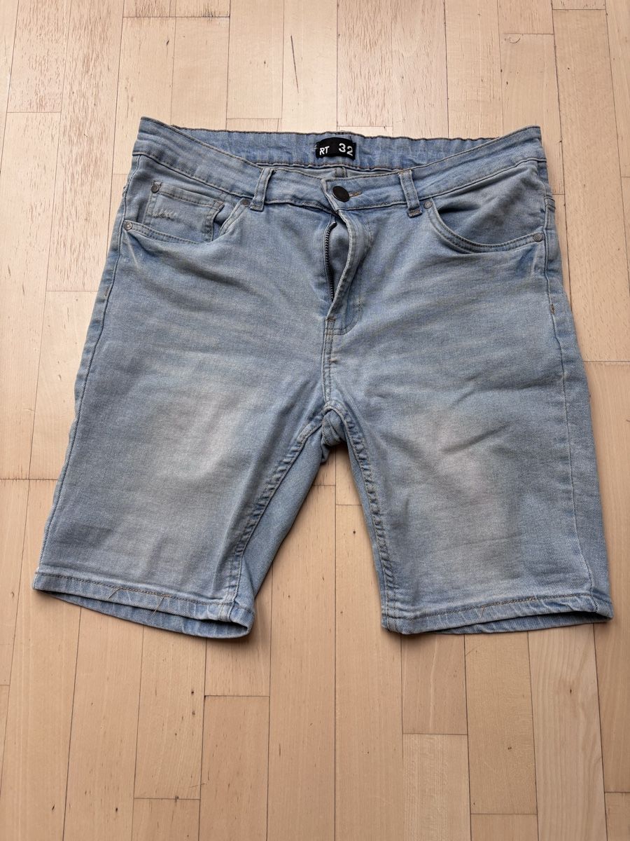 Jeans: Men's Light Blue Denim Shorts - Size 32 – Gebraucht aus Zürich von Grothschild