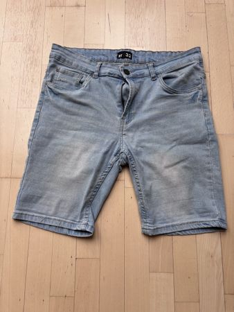 Men's Light Blue Denim Shorts - Size 32