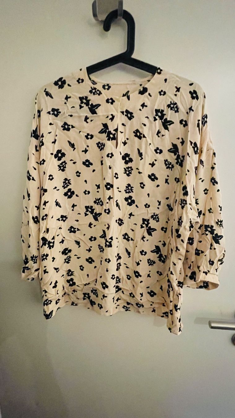 Camicette: Blumige Bluse, verspielt und luftig - Gr. M – Nuovo e nell'imballaggio originale da Zürich venduto da Alpen209