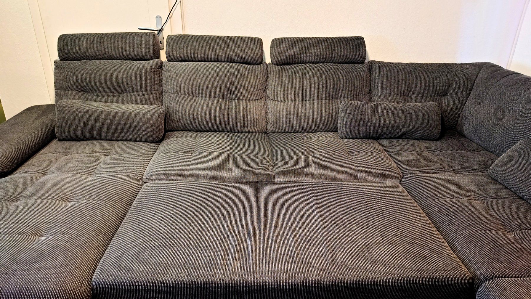 Divani: Grosses Sofa / Bettsofa mit Bettzeugkasten + Salontischli – Usato da Luzern venduto da sandy-mary 4