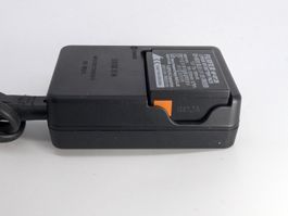 Fujifilm BC-W126 Ladegerät und Akku