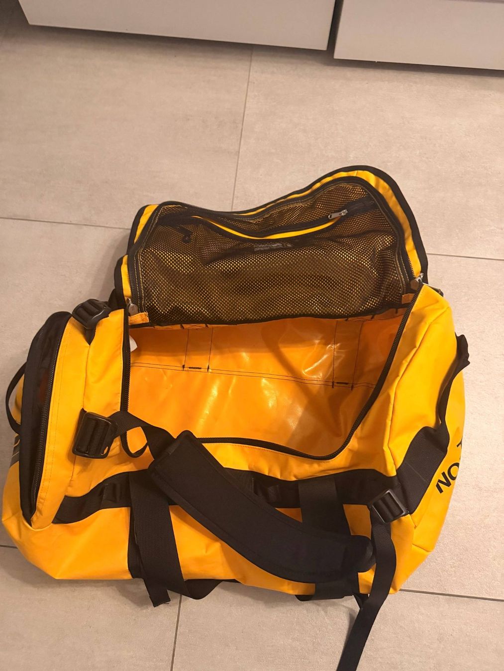 North Face Zaini: The North Face BASE CAMP - gold/black – Usato da Losone venduto da PatrickV 1