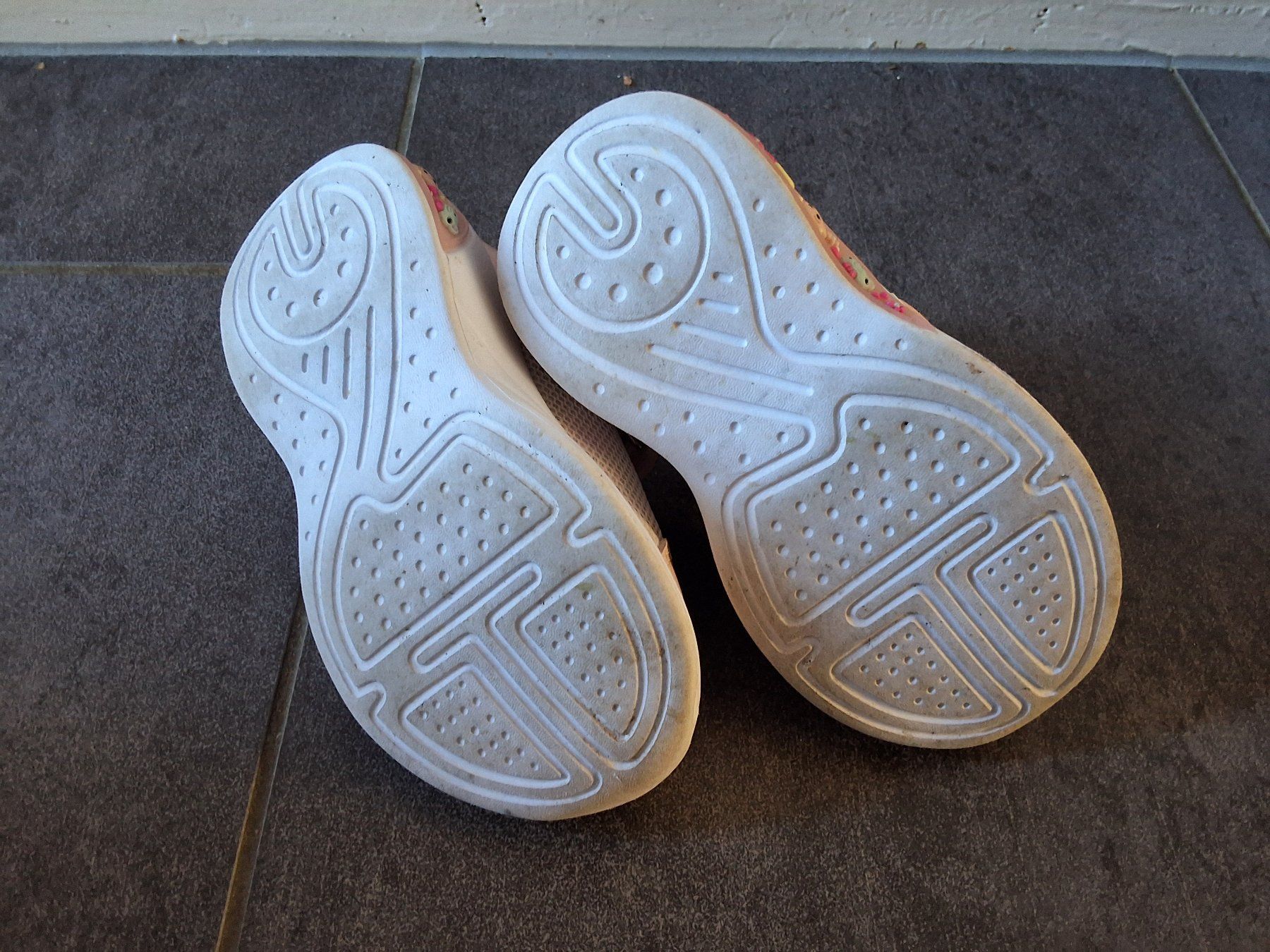 Schuhe für Mädchen: Turnschuhe 23 mit Blinksohle – Gebraucht aus Winterthur von juulipeace 3
