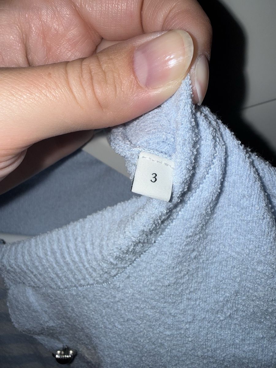 Sandro Giacche: Schöne Blaue Strickjacke von Sandro  – Usato da Bottmingen venduto da Itsclaire 2