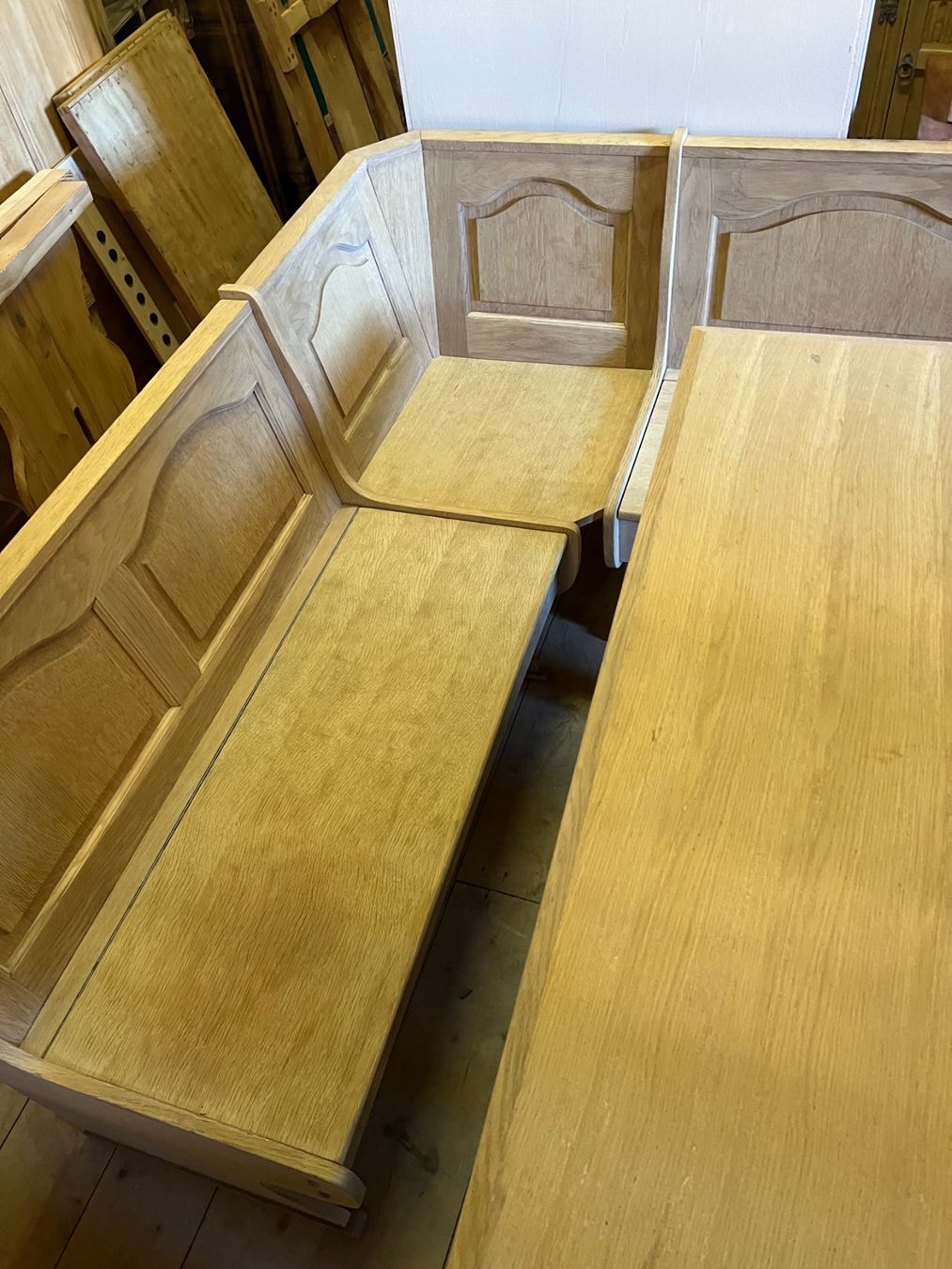 Set di tavolo e panche: ART 995-G Table et banc d'angle chêne sablé – Usato da Pont-La-Ville venduto da BCMGLEAL 1