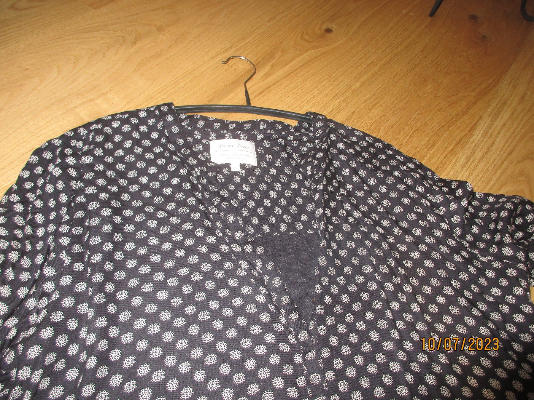 Blusen: Bluse 46 sehr schön und speziell – Gebraucht aus Ottenbach von Claurin 1
