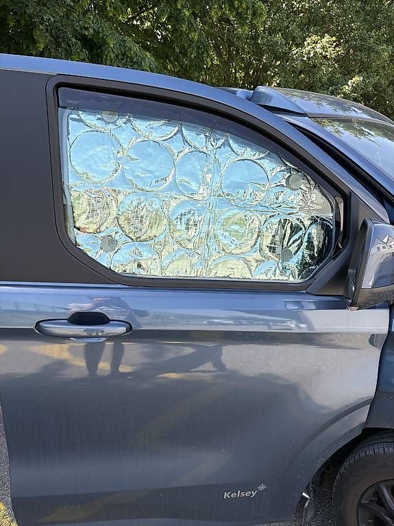 Toutes les pièces auto: Protection vitre avant Ford V710/ VW T7 – D'occasion à Denges par simonmat 1