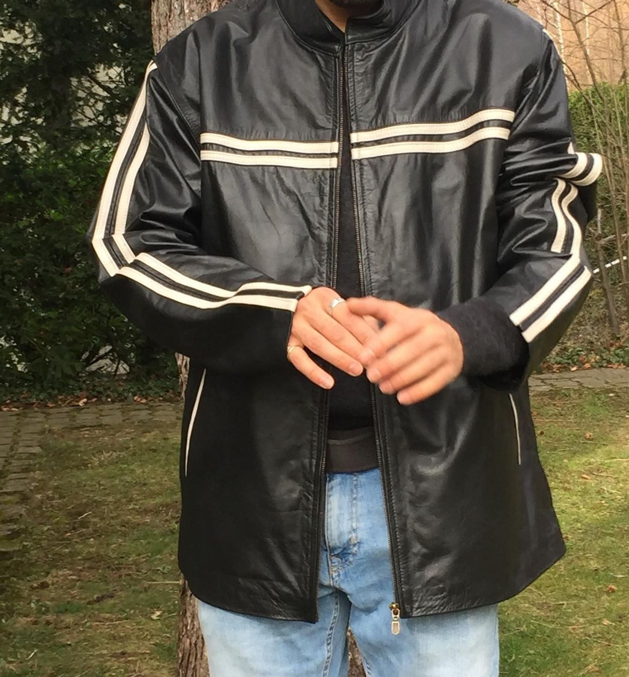 Giacche: Lederjacke mit weissen Streifen, XL – Nuovo (secondo la descrizione) da Gümligen venduto da Xochitl