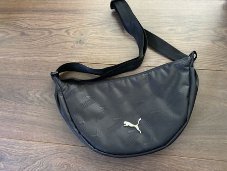Umhängetasche Puma schwarz mit Logo Muster NEU