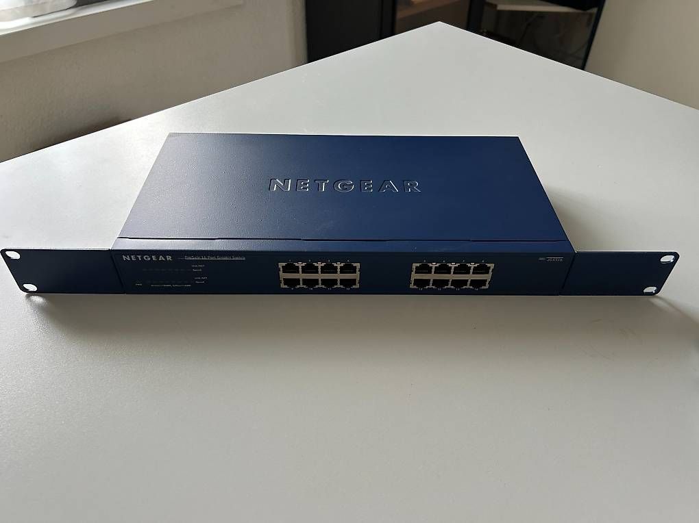 Netgear Hub & Switch: Netgear Netzwerk-Switch 10/100/1000 Mbit/s – Usato da Wiesendangen venduto da Jge