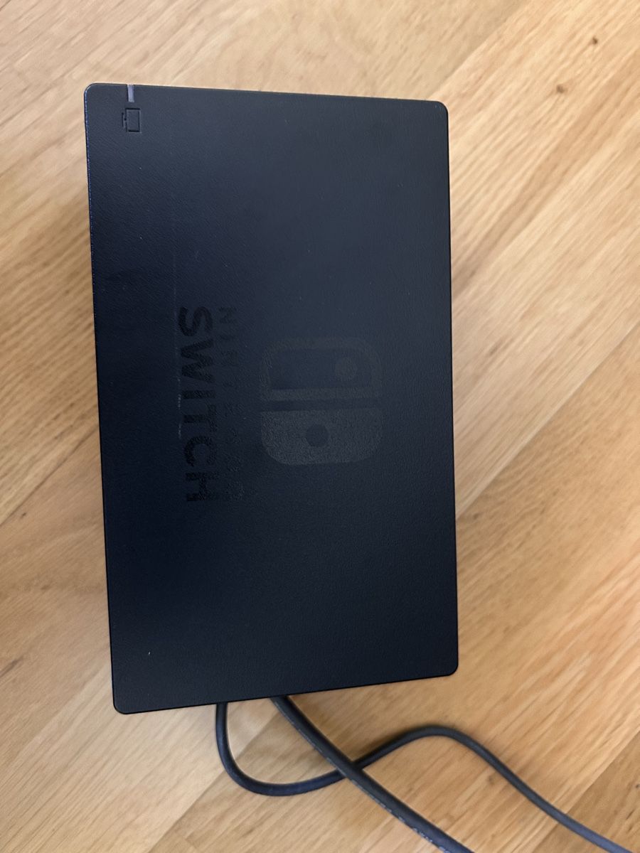 Nintendo Manettes: Nintendo Switch Konsole mit Dockingstation gebraucht – Neuf (Voir description) à Winterthur par Lili.shef 2