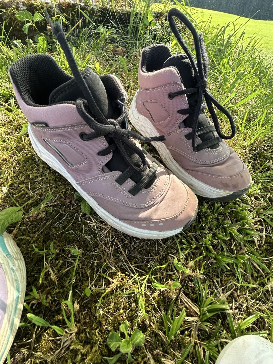 Scarpe per ragazze: Kinderschuhe – Usato da Rikon im Tösstal venduto da Ventil1978 2