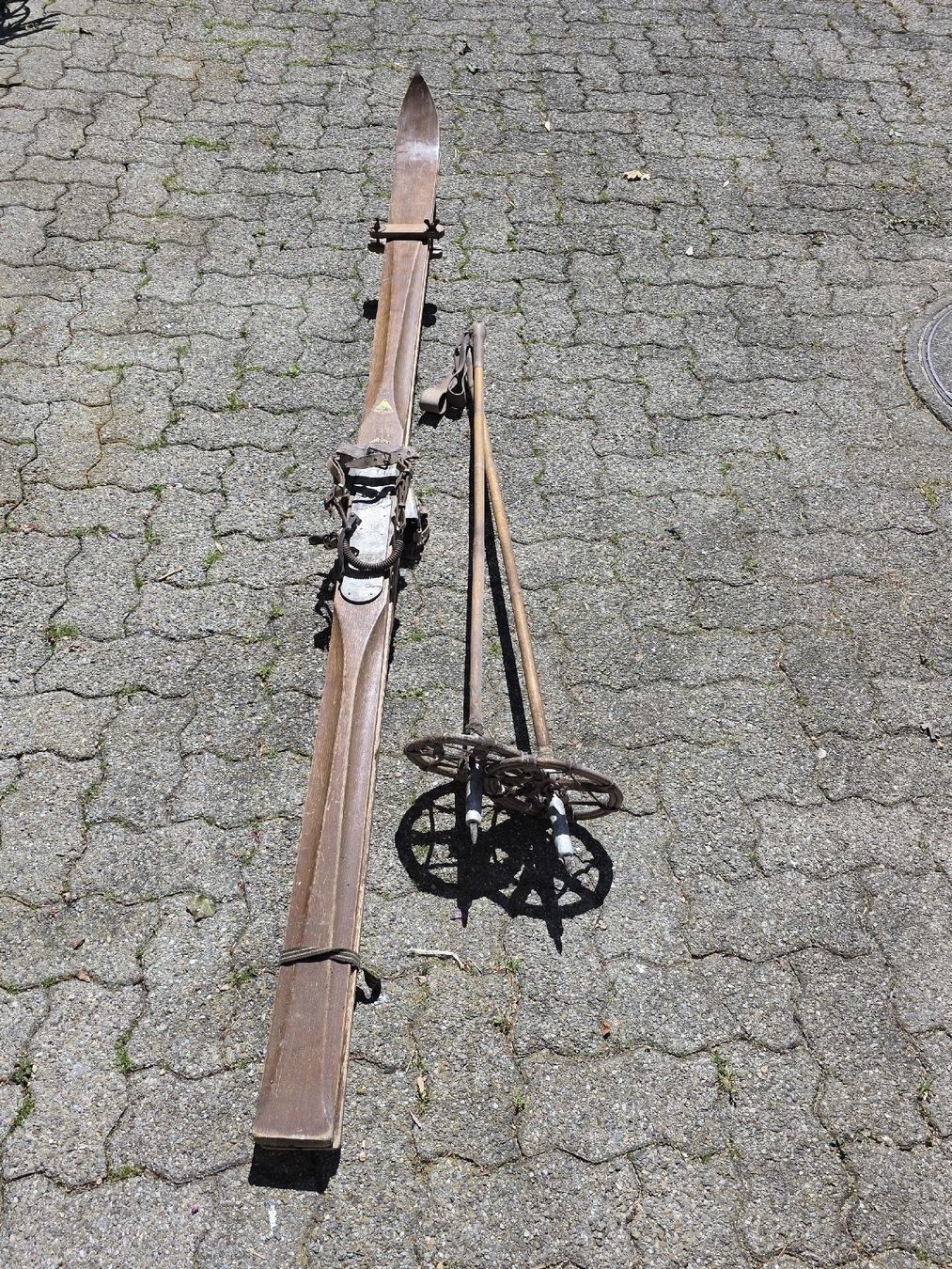 Skis: Vintage Wooden Skis - – Gebraucht aus Hinwil von Ehretstock8 4