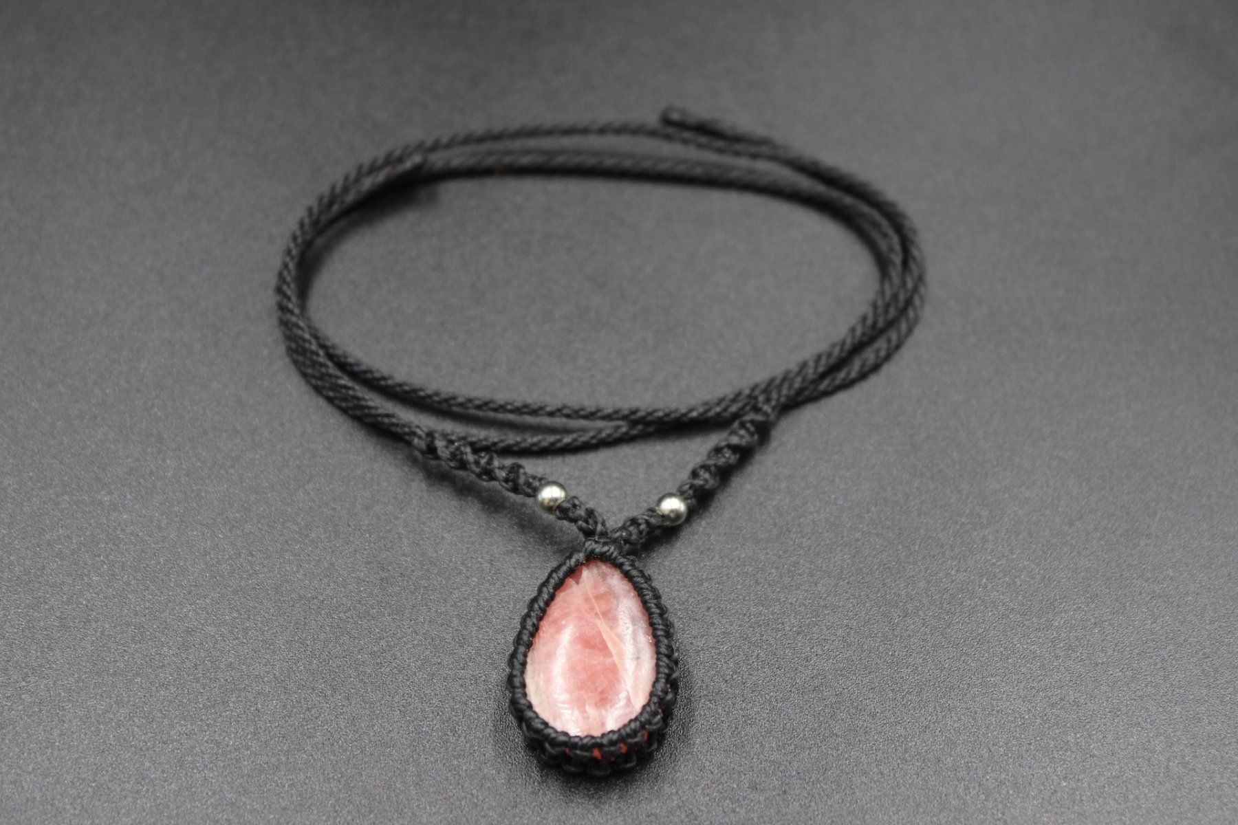 Catenine: Rhodochrosit Kette aus Makramee – Nuovo e nell'imballaggio originale da Zürich venduto da MEVAS-Schmuck 1