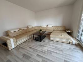 Spaziosissimo divano in pelle / Huge leather couch