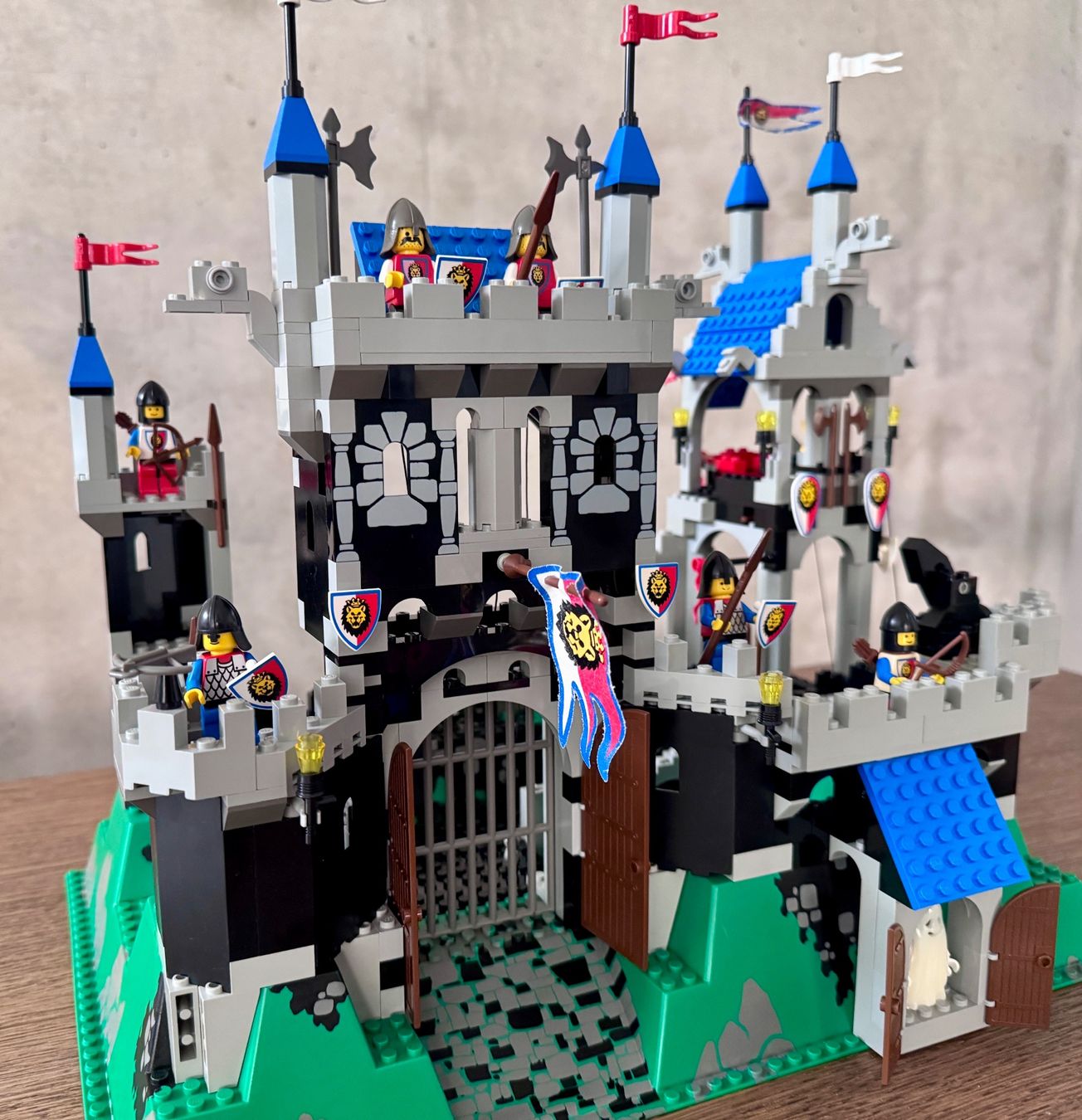 Lego Kit di costruzioni: LEGO Castle 6090 Royal Knight's Castle – Usato da Riehen venduto da will_stubbings 3