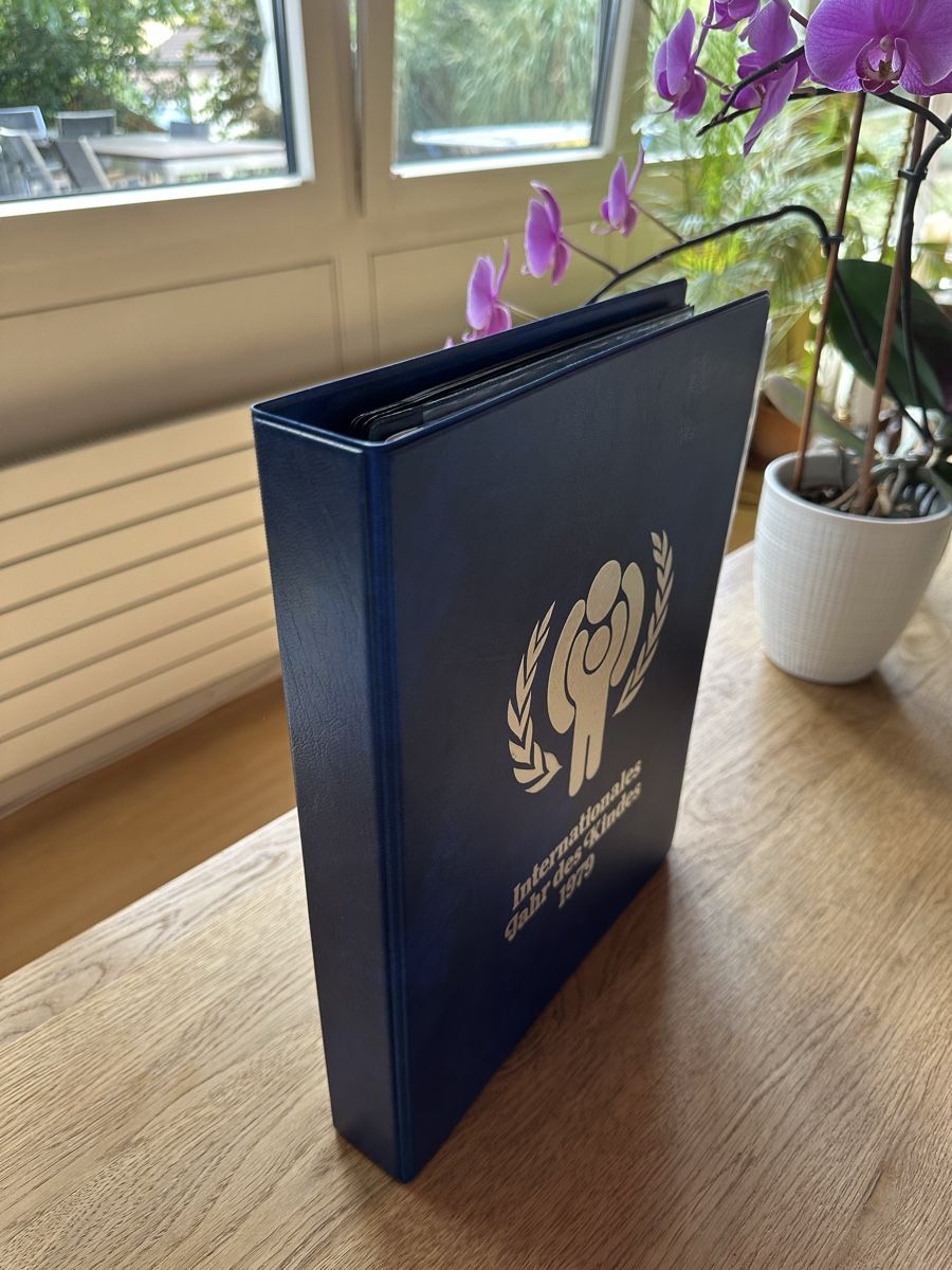 Alben: Grossformatiger Ringbinder für Briefe und Karten mit 13 Einl – Gebraucht aus Schmitten / FR von Samsara169