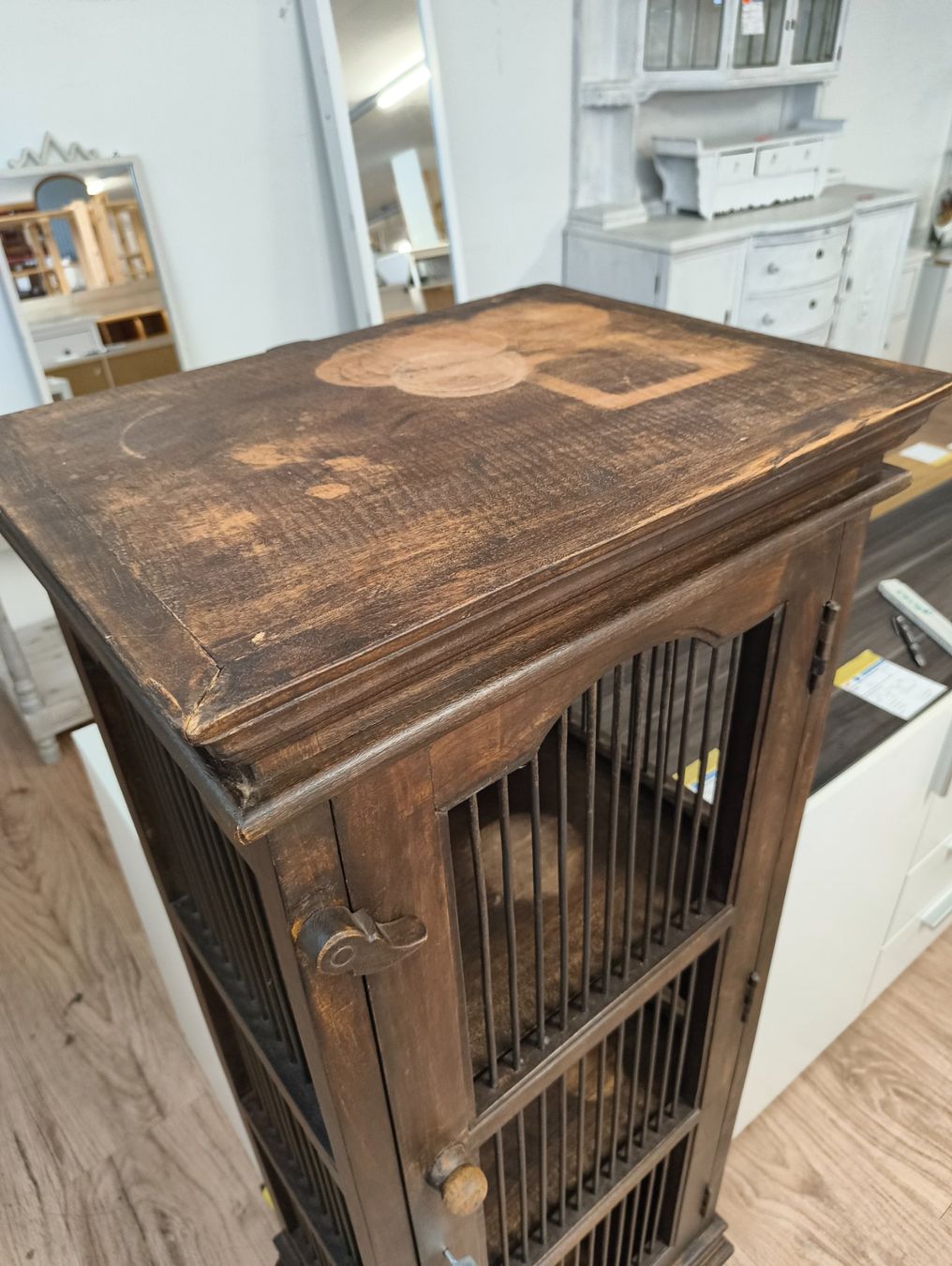 Armadi: Schrank mit Gittermuster – Usato da Basel venduto da bk_brockibasel 2