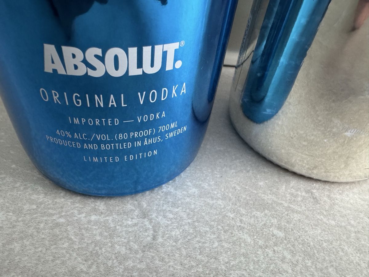 Absolut Vodka Bevande alcoliche: Absolut Vodka Electric Limited Edition blau & silber, 2015 – Nuovo e nell'imballaggio originale da Mettmenstetten venduto da RLR2905 2