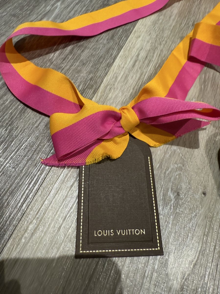 Nastri decorativi: Louis Vuitton Geschenkband inkl. Schild – Nuovo (secondo la descrizione) da Selzach venduto da TiffanysSO