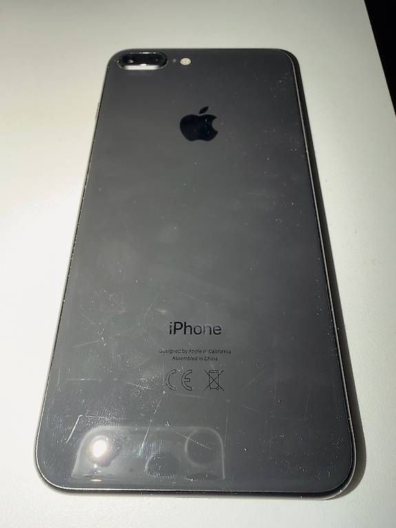 Telefoni cellulari / Smartphones: Iphone 8 plus 64GB space grey – Usato da Zürich venduto da Catiapal 1