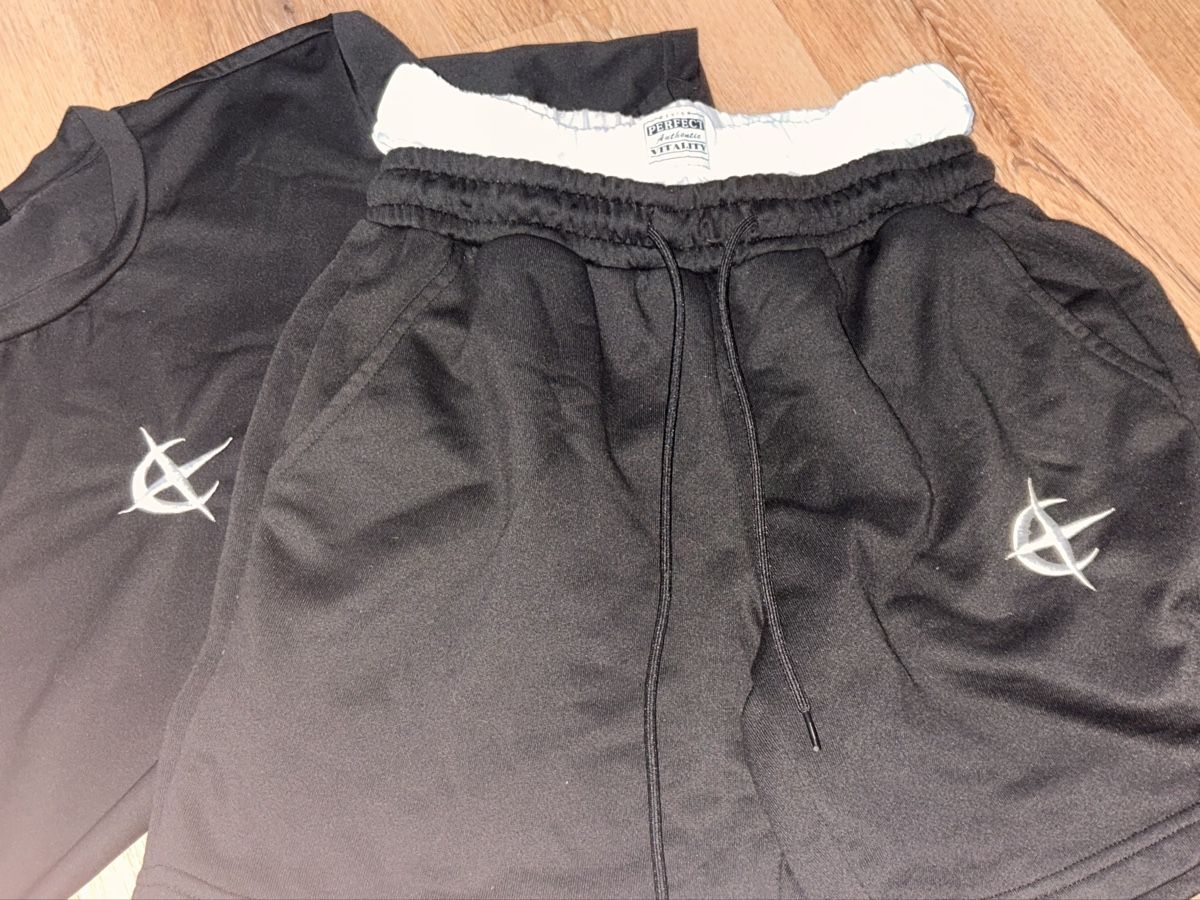 Lotti di vestiti: ensemble short / t-shirt – Nuovo (secondo la descrizione) da Choëx venduto da Nora.07