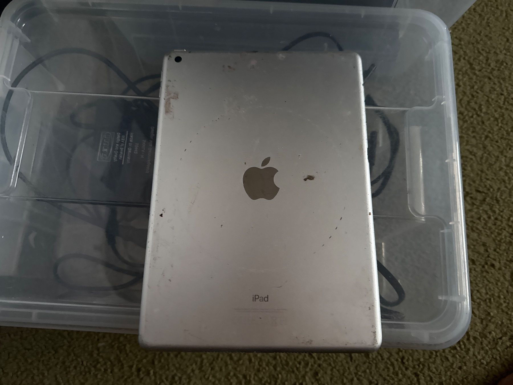 Apple Tablet PC: Ipad 5. Gen 32gb  - A1822 - ohne icloude – Defekt aus Olten von HoYa01