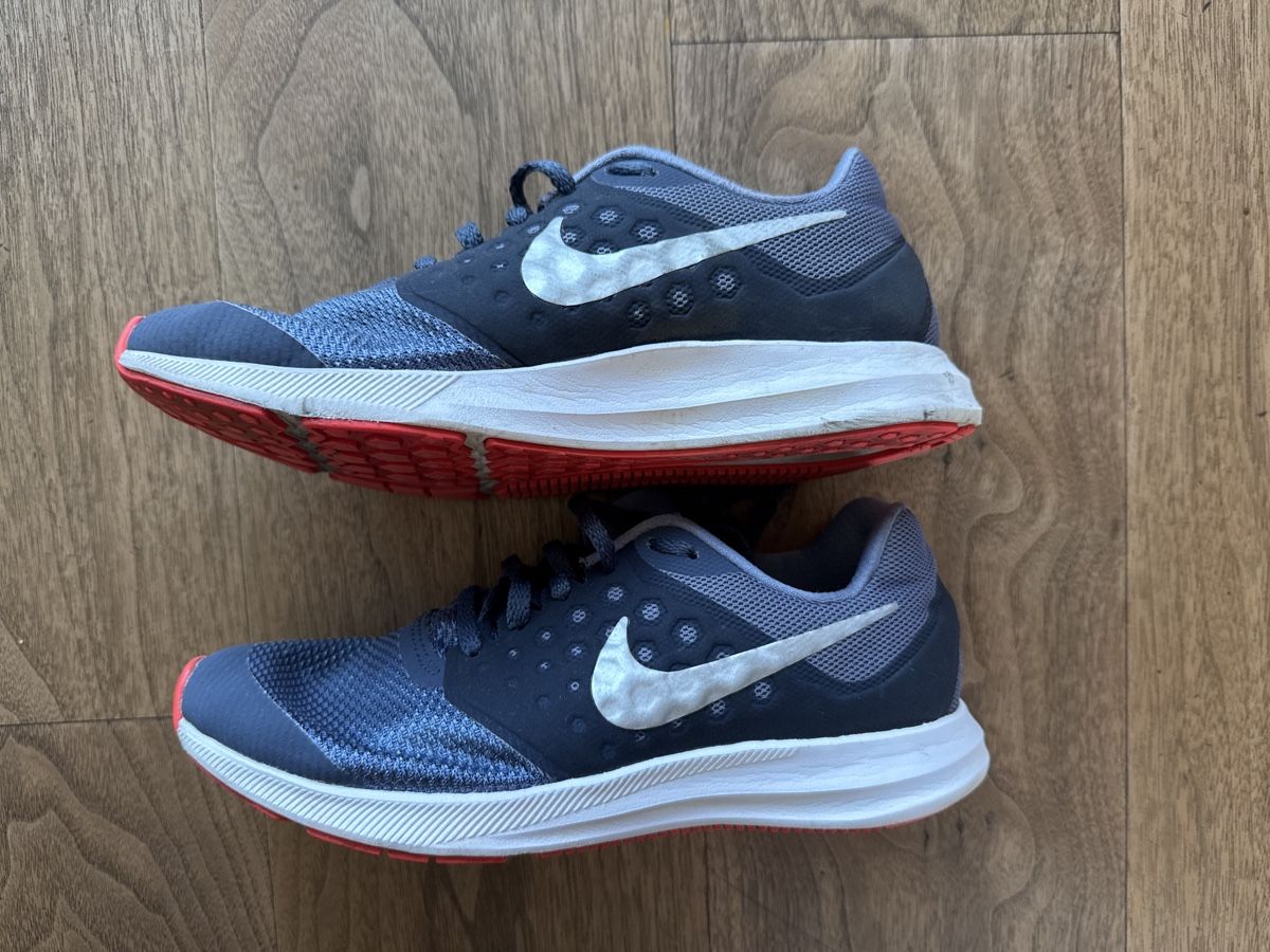 Nike Scarpe per ragazze: Nike Laufschuhe Grösse 36.5 – Usato da Biel-Benken BL venduto da mvazquezf 1