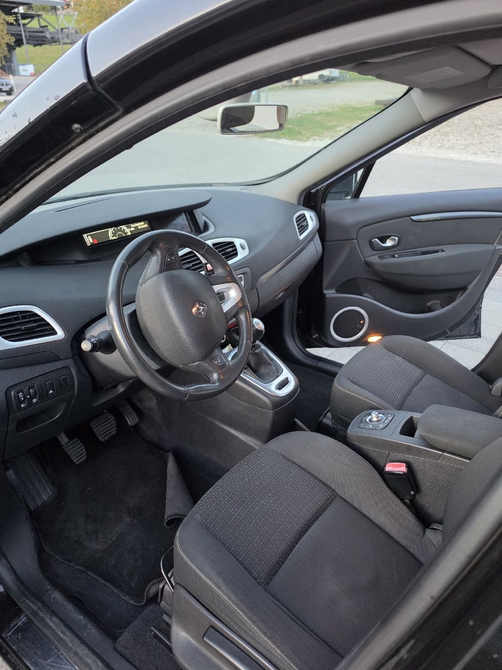 Autos: Renault Scenic – Gebraucht aus Charmey (Gruyère) von lal_lzp7 8