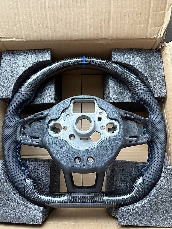 Tutti pezzi di ricambio auto: Golf 7R Carbon Lenkrad – Usato da Siebnen venduto da Tenz7_ 1