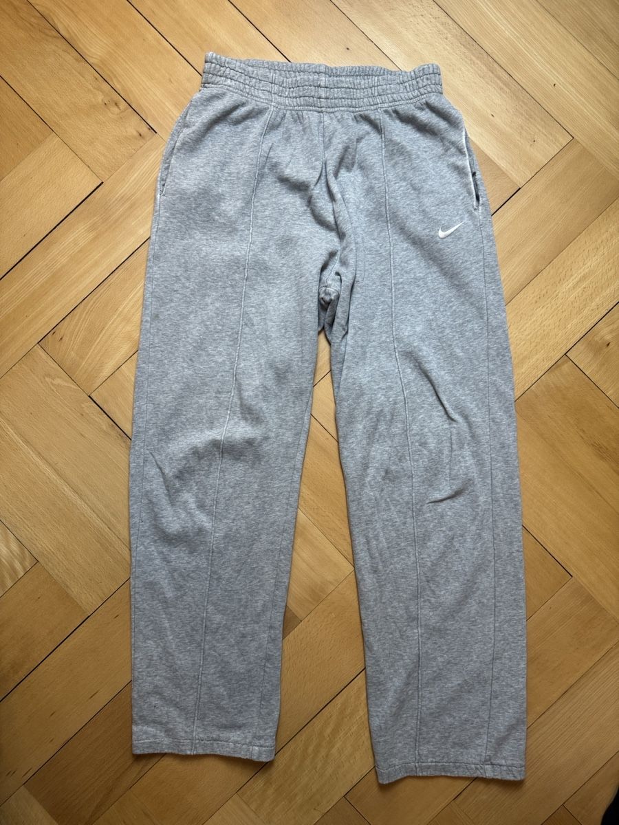 Nike Pantaloni: Nike Trainingshose grau – Usato da Bern venduto da Mancini