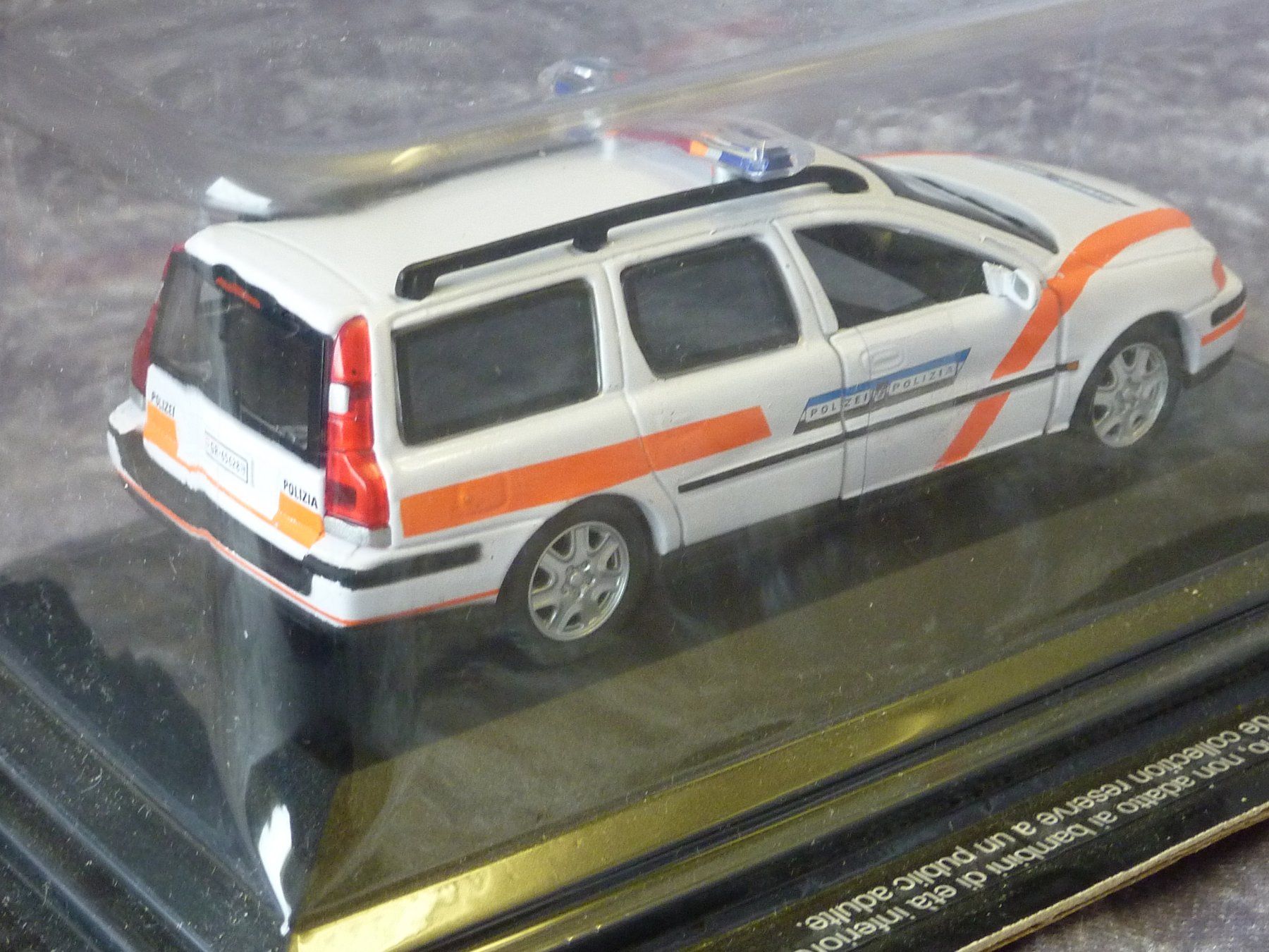 Volvo Modellini d'auto: Volvo V70 Polizei Graubünden  1:43 – Nuovo e nell'imballaggio originale da Dürrenäsch venduto da modellautos4you 4