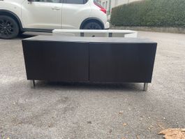 Schwarzes TV-Möbel / Sideboard mit zwei Türen