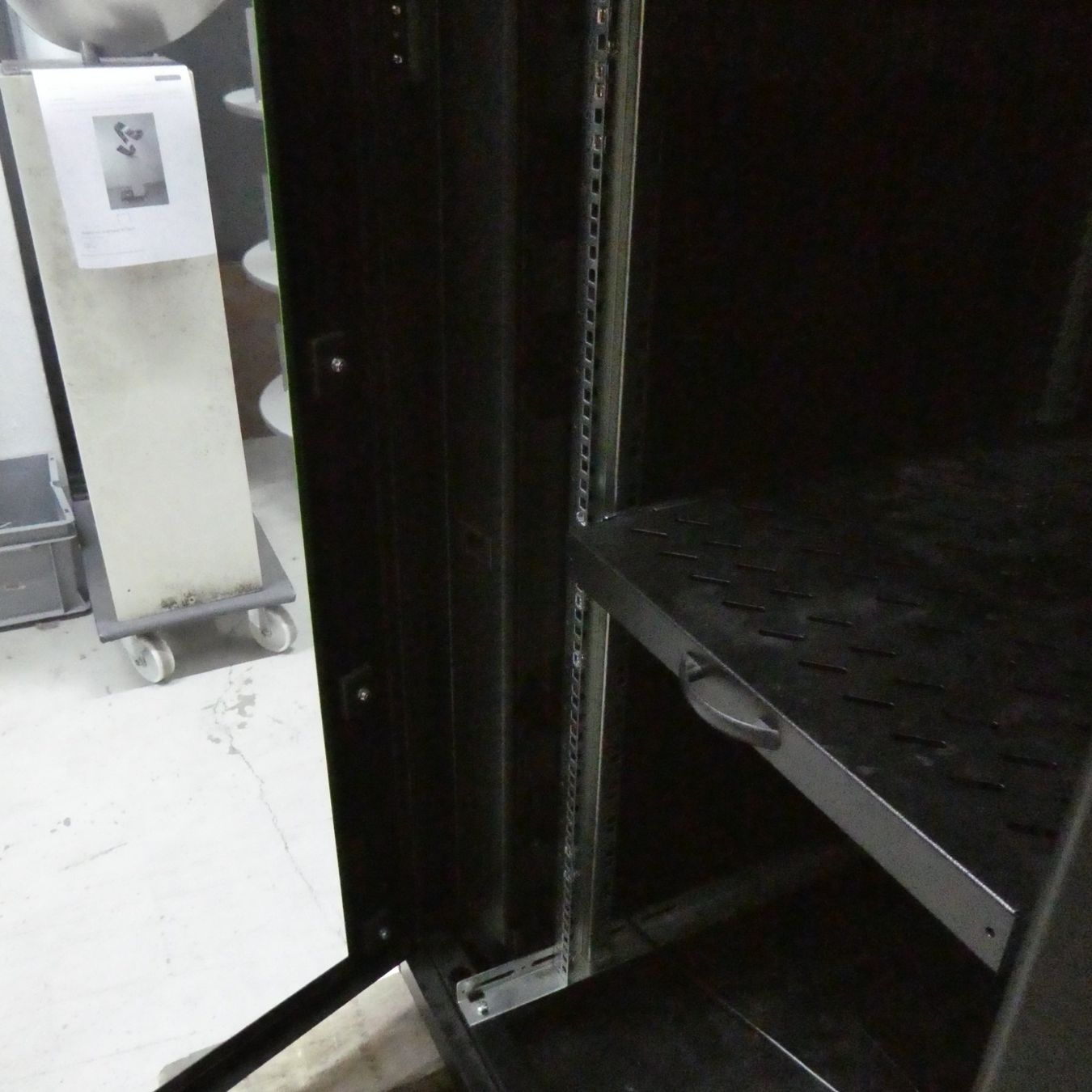 Racks & Cavalletti: Serverschrank Digitus 19 – Usato da Volketswil venduto da brockipfannenstil 3
