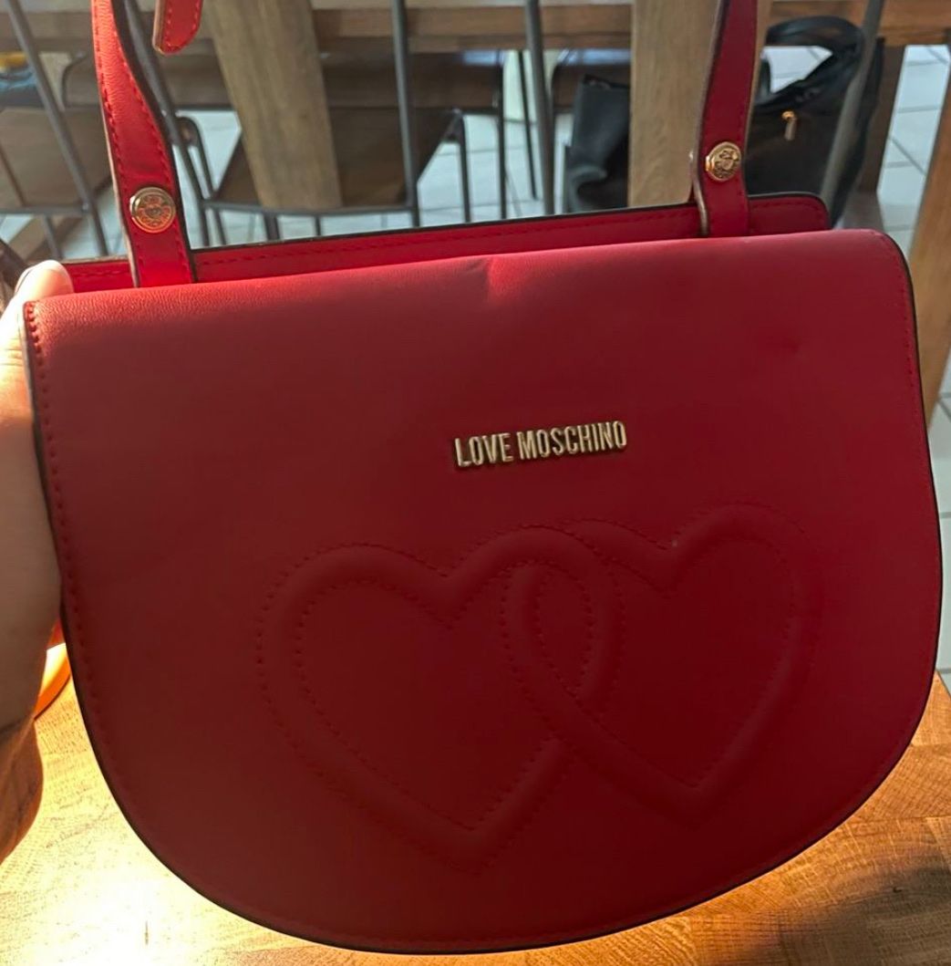 Taschen für Damen: Handtasche rot – Gebraucht aus Zürich von Kontingo