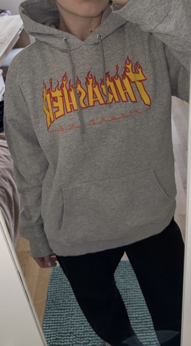 Maglioni & Felpe: GREY THRASHER HOODIE – Usato da Genève venduto da yav_9r9f 1
