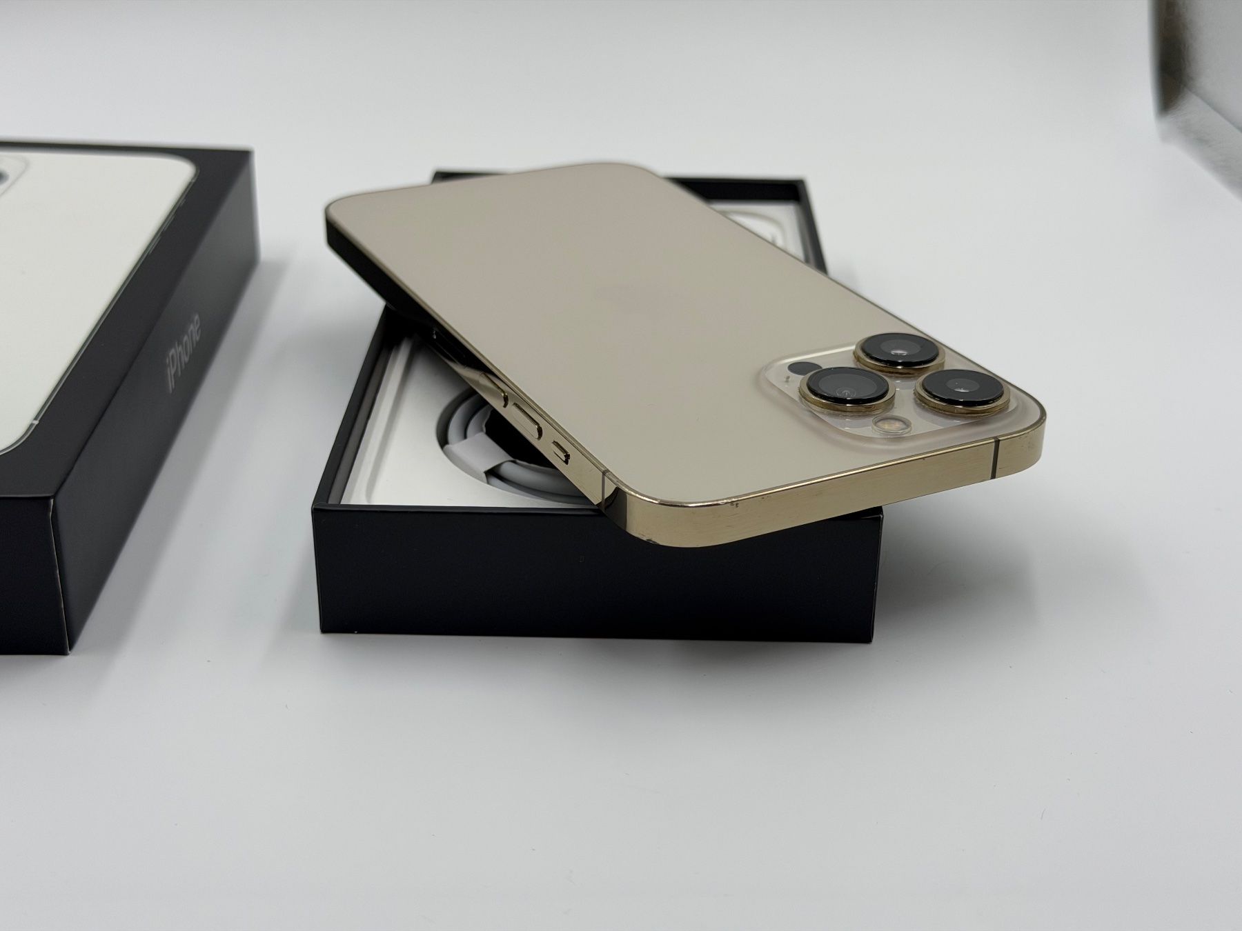 Apple Telefoni cellulari / Smartphones: Apple iPhone 13 Pro - 128 GB | Batterie 100% – Usato da Chur venduto da ReplaceHub 1
