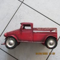 Rotes Vintage Blech Auto, Deko, zum aufstellen
