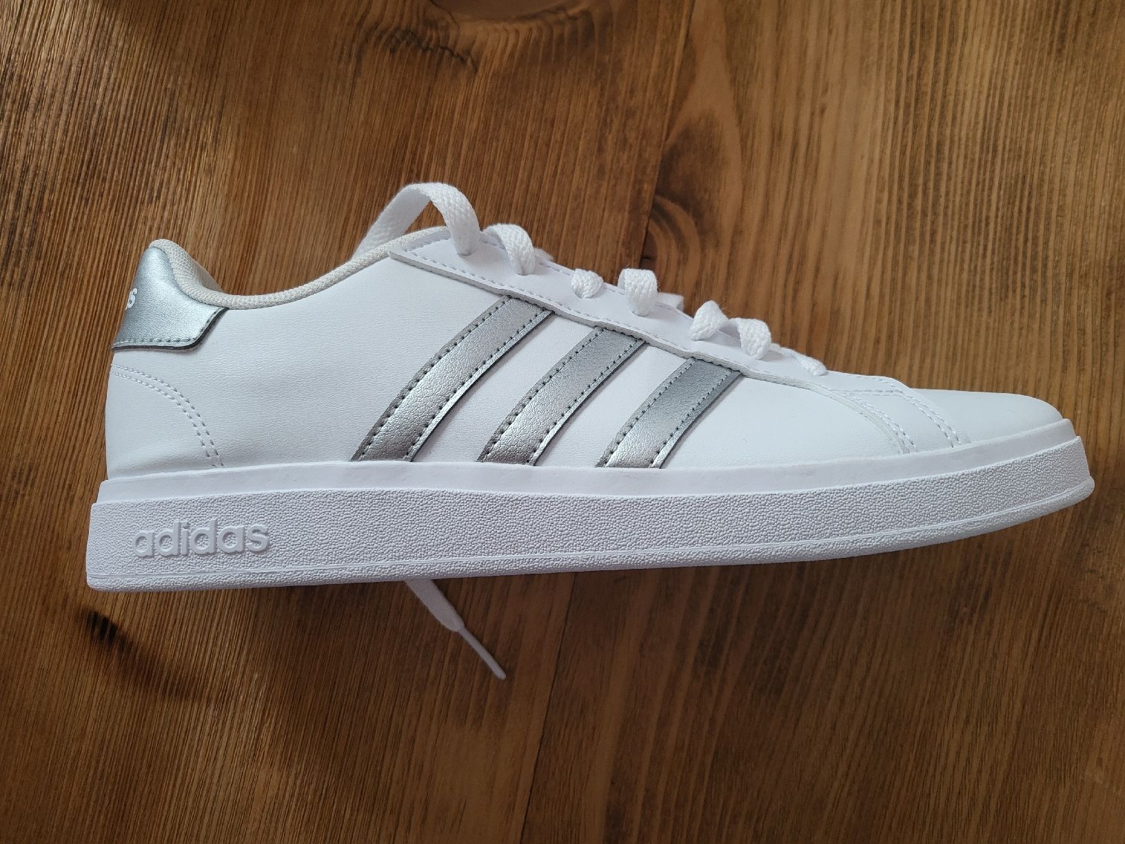 Adidas Scarpe da uomo: Adidas Sneakers Gr. 40 – Nuovo (secondo la descrizione) da Embrach venduto da Tanameras