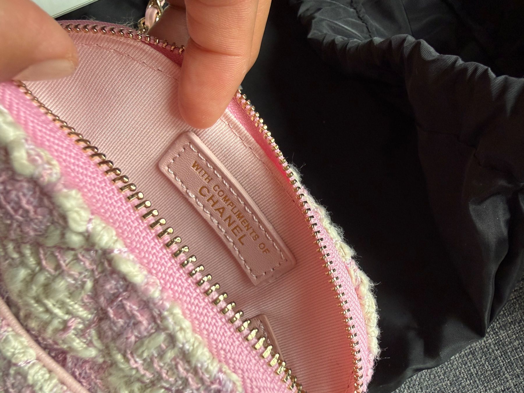 Chanel Sacs femmes: Chanel Pink Houndstooth Tweed Bag – Neuf avec emballage d'origine à Luzern par sas_r89l 4