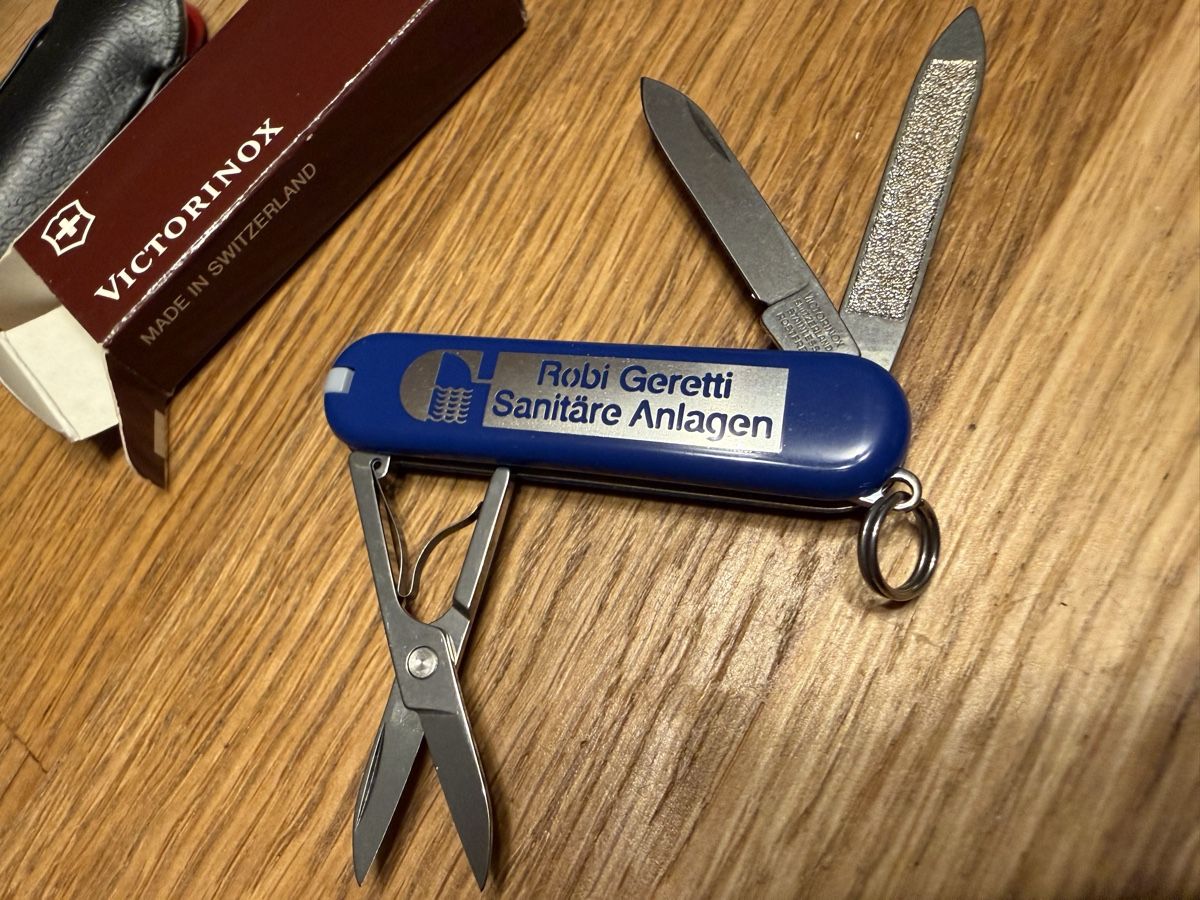 Victorinox Coltelli tascabile: Victorinox Sackmesser, blau mit Werbung – Nuovo e nell'imballaggio originale da Goldach venduto da Messerguru 1